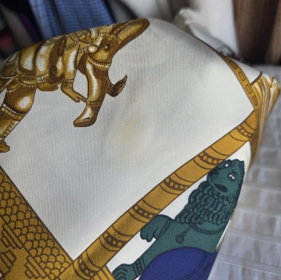 Hermes Paris  Torana Elegant Silk Scarf with Elephant and Gold Design - Picture 12 of 14